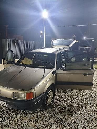 Транспорт: Volkswagen Passat: 1991 г., Механика, Универсал — 1