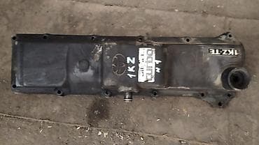 Toyota Surf 185 Крышка клапанов Тойота Сурф 185 клапанная крышка