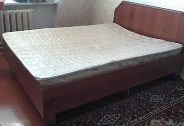 мебель сундук: Продаю б/у мебель: ковёр, комод и кровать. Цена договорная — 4