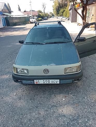 Volkswagen Passat: 1988 г., 1.8 л, Механика, Бензин, Седан