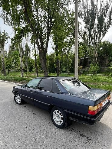 Audi 100: 1987 г., 1.8 л, Механика, Бензин, Седан