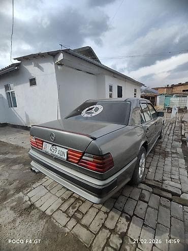 Mercedes-Benz W124: 1988 г., Седан — 7