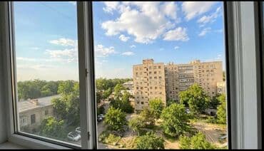 продаю 2х команатную квартиру в 7 мкр: 1 комната, 18 м², 105 серия, 7 этаж, Старый ремонт — 2