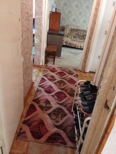 срочная продажа: Срочно продаю трехкомнатную квартиру в 3 микрорайон. 2/5 не угловая — 2
