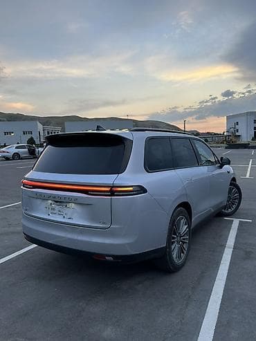 wuling mini ev: Lixiang L8: 2024 г., Автомат, Электромобиль, Кроссовер — 9