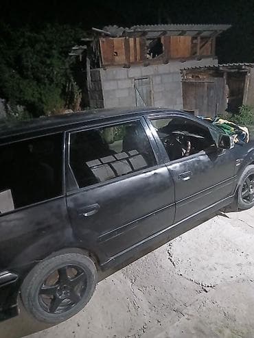 hks hipermax c wagon: Черный универсал (5‑дверный) с обвесом порогов и тонированными — 1