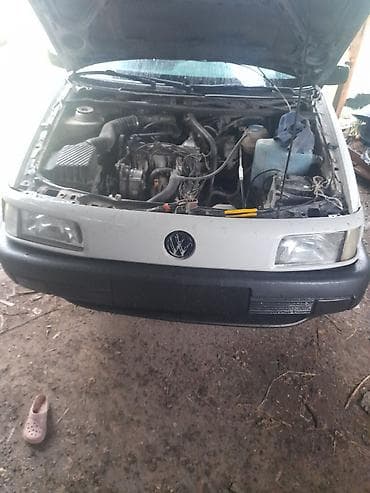 Volkswagen Passat: 1990 г., Бензин, Седан — 3