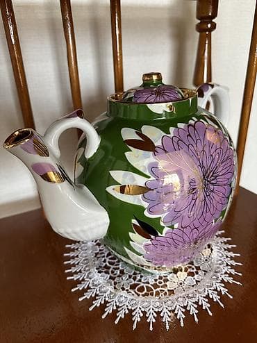 большой самовар: Трактирный чайник гигант «Георгины» Дулево.
Объем 4,5 литра.
Новый! — 2