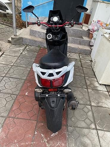 Кумурска мотороллер: Скутер 50–125 см³ (визуально класс 50 куб.) в спортивном обвесе — 3