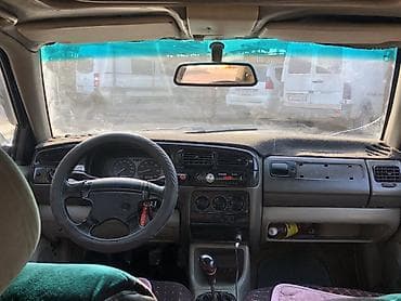 Volkswagen: Volkswagen Vento: 1993 г., 1.8 л, Механика, Бензин, Седан — 5