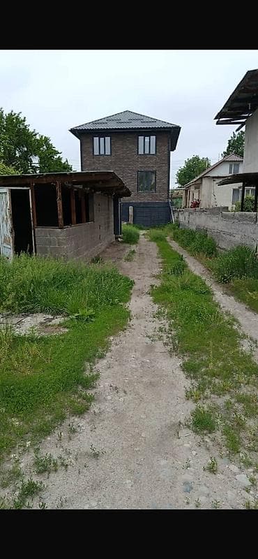 продаю дом с новопавловка жм ала тоо: Продается участок 5 соток с новым двухэтажным домом неподалеку от — 1