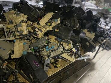 продаю дом: Петли капота Toyota, Б/у, Оригинал — 6