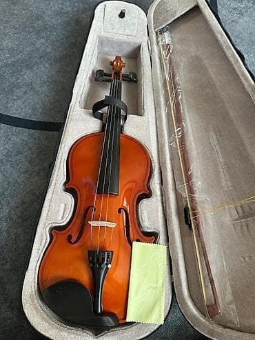 Музыкальные инструменты: Продаётся скрипка!!!🎻🎻🎻 Цвет коричневый и есть белый.🟠⚪ Новая размер — 3