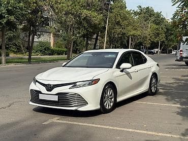 Транспорт: Toyota Camry: 2018 г., 2.5 л, Автомат, Бензин — 2