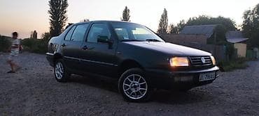Транспорт: Volkswagen Vento: 1996 г., 1.6 л, Механика, Бензин, Седан — 2
