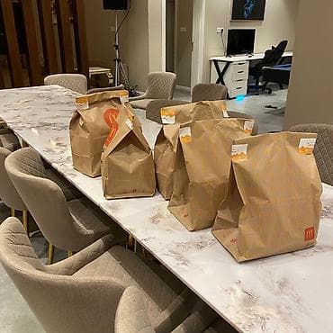 калганы: Талап кылынат Автокурьер, Велокурьер, Самокат менен Расмий жумушка орноштуруу, 18 жаштан жогору — 1