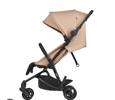 Прогулочная коляска в хорошем состоянии компактного формата. - Легкая