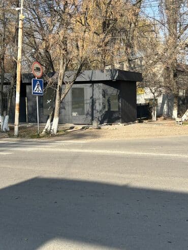 дом в аренду иссык куль: Сдаётся в аренду помещение 🏬площадью 30 кв.м. 📍Удобное расположение  — 5
