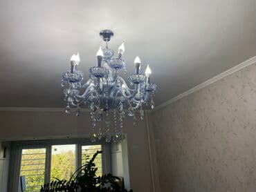 купить люстру в зал: Элегантная люстра с восемью рожками, выполненная в классическом стиле — 4