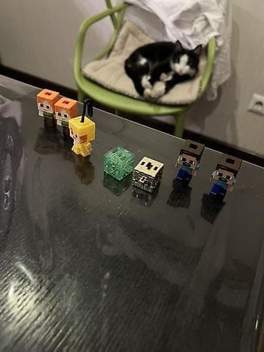 киндер майнкрафт: Kinder joy Набор мини-фигурок по вселенной Minecraft. В комплекте: - — 1