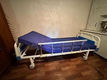 Медицинская мебель: Функциональная медицинская кровать на колесах с матрасом. Основные — 3