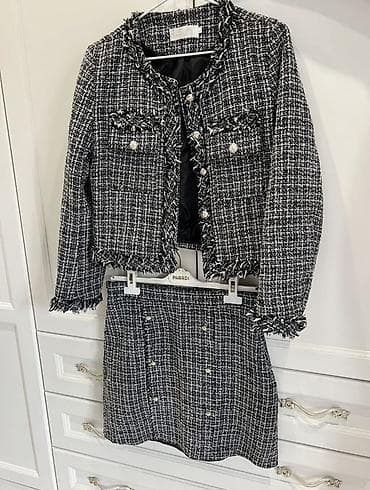 chanel: Костюм двойк из твида укороченный жакет и мини-юбка — 4