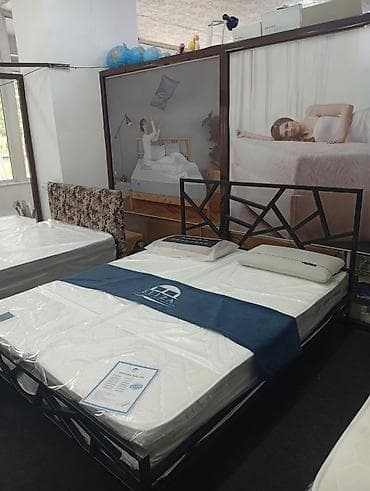 двухместный кровать: Современная двуспальная кровать с металлическим изголовьем — стильный — 2