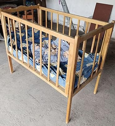детская кроватка: Продам детскую кроватку есть матрац и одеялко . Всё в хорошем — 1