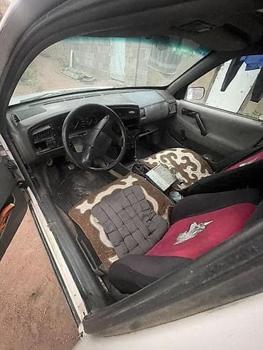Продажа авто: Volkswagen Passat: 1988 г., 1.8 л, Механика, Бензин, Универсал — 10