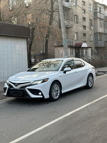 100 ауди: Toyota Camry: 2021 г., Гибрид, Седан — 2