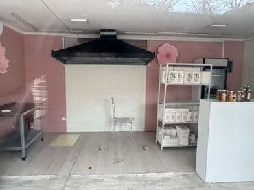 аренда точки на рынке: Сдаю Магазин, Отдельностоящий магазин, 30 м² Не действующий, Частично с оборудованием, С ремонтом, Электричество, 1 линия — 10