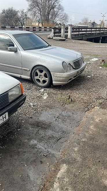 Mercedes-Benz E-Class: 2000 г., Седан