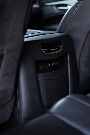 cadillac srx: Cadillac Escalade: 2018 г., 6.2 л, Автомат, Внедорожник — 7