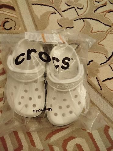 Балдардын кийим-кечелери жана бут кийимдери: Детские сабо Crocs Classic Clog, белые - Бренд: Crocs (логотип и — 1