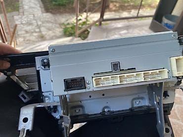 sharp aquos 601sh: Штатная мультимедийная система Toyota (головное устройство с панелью) — 2