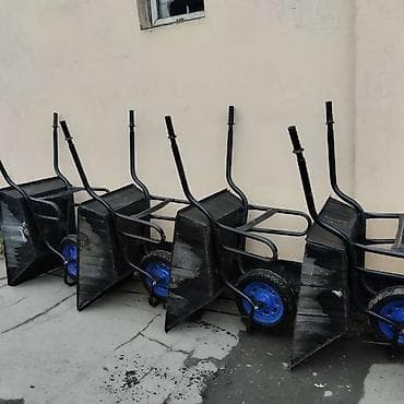 Тачка отличного качества сделана из контейнера надёжный прочный