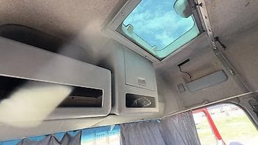 тягач дав: Mercedes-Benz Atego 818 — специализированный грузовик-коневоз — 7