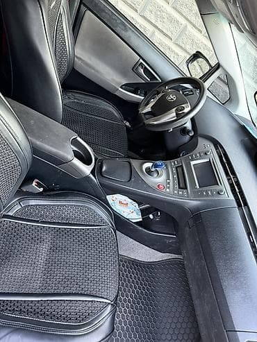 Toyota Prius: 2015 г., 1.8 л, Автомат, Гибрид, Хэтчбэк — 8