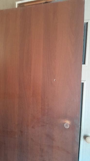 Металлические сейфовые двери: Продаю двери бу с рамой размеры 80см по 1000сом — 2