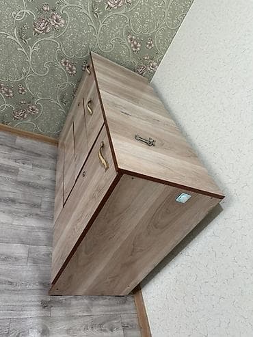 Эмерек: Кийим үчүн комод, Күзгүсүз, ЛДСП — 2