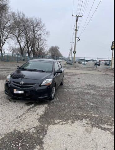 x 7: Toyota Belta: 2007 г., Автомат, Бензин, Седан — 4