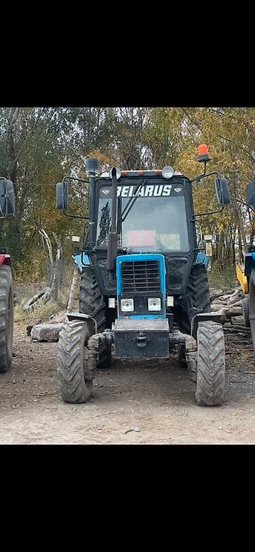 авто грузовые: Трактор Беларус (МТЗ), голубой цвет, кабина с остеклением. Основные — 2