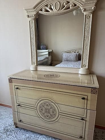 шкаф с зеркалом: Спальный гарнитур в классическом стиле, цвет – светлая слоновая кость — 5