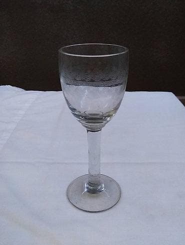 пивная: Продаю: 1. Пивной бокал. Объём 0,5 л. Цена 150 сом; 2. Пивная кружка — 6