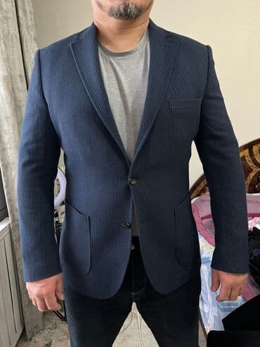 срочно продаю в связи с переездом: Продаю Пиджак мужской! состояние отличное как новое одевал пару раз — 1