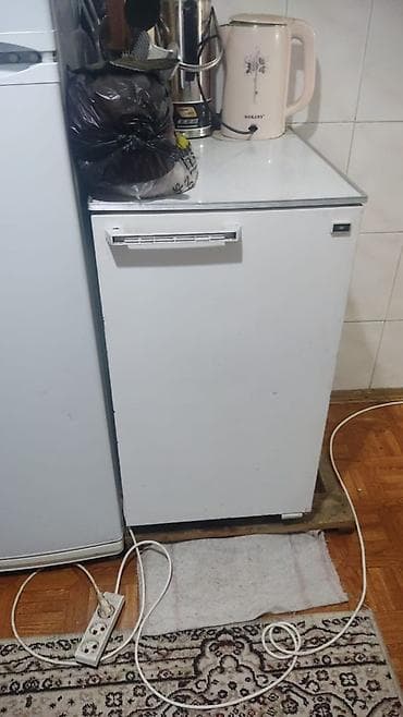 Компактный однодверный холодильник с морозильной камерой -