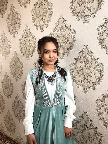 Личные вещи: 1 раза одевала продаю. Украшения в подарок — 5