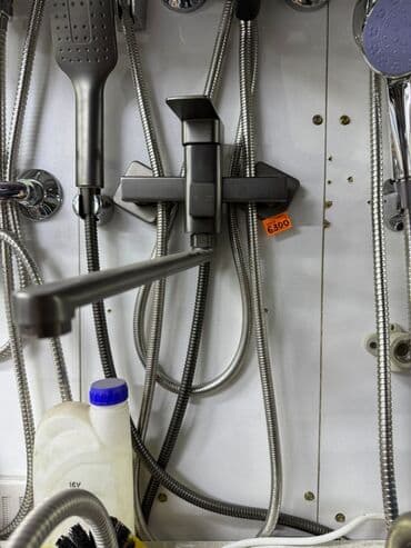 Смеситель для ванны/душа с длинным поворотным изливом at lalafo.kg Смеситель для ванны/душа с длинным поворотным изливом