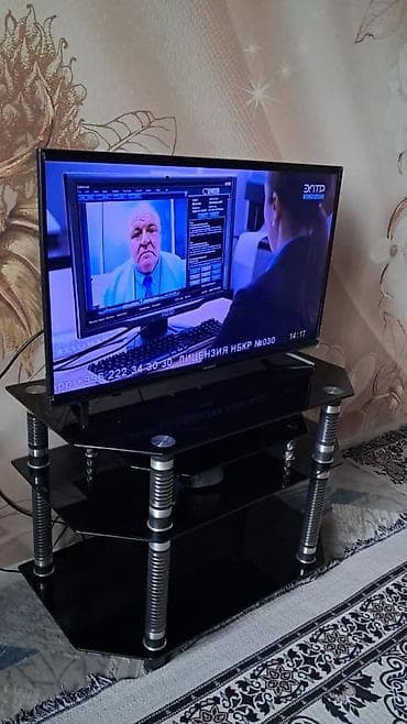 тумбочка и телевизор: Тумба и подставка для телевизора, Б/у, Напольная, Стекло, Самовывоз, цвет - Черный — 3