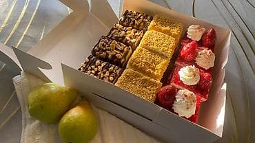 соль для животных: Набор мини‑пирожных ассорти в коробке Можете сделать заказ от 12 штук — 3
